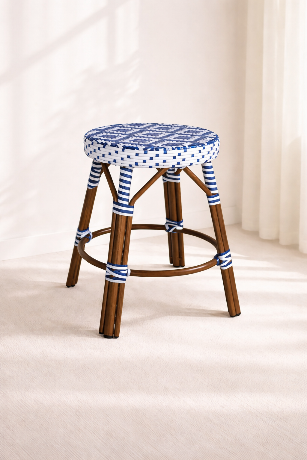 NOMA – Niedriger Hocker